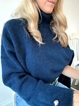 mollywilde online show from November 24, 2025, 8:47 am