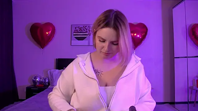 DianeMills online show from February 26, 2025, 7:05 pm