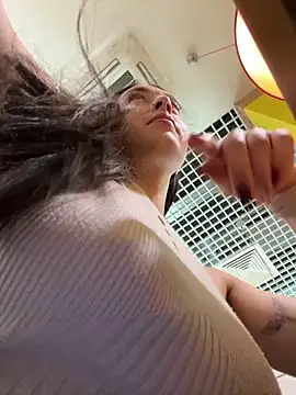 Holly Play online show from March 7, 2025, 11:18 am