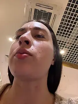 Holly Play online show from March 12, 2025, 2:12 pm