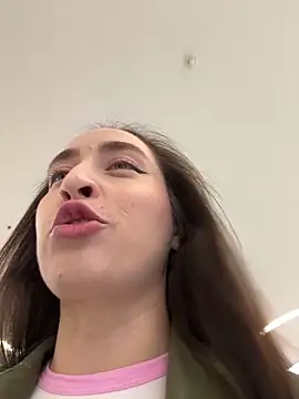 Holly Play online show from September 25, 2025, 7:12 am