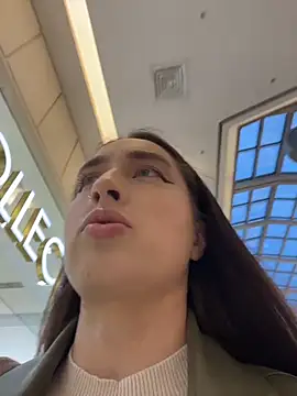 Holly Play online show from November 3, 2025, 1:12 pm