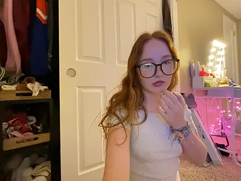 Snapshot of gingerbabe18 chatting on February 7, 2025, 1:36 am gingerbabe18 online show from February 7, 2025, 1:36 am