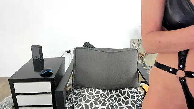 MendiPetite online show from March 7, 2025, 9:51 am