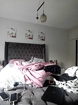 Drippincaty online show from November 11, 2025, 9:09 am