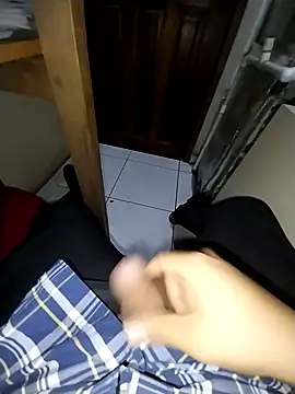 Snapshot of Whiper2024 chatting on September 16, 2025, 6:31 pm Whiper2024 online show from September 16, 2025, 6:31 pm