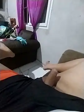 Snapshot of Whiper2024 chatting on October 28, 2025, 2:48 am Whiper2024 online show from October 28, 2025, 2:48 am