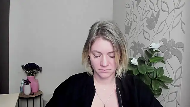 MariaSttone online show from March 10, 2025, 2:05 pm