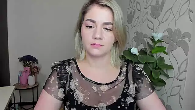 MariaSttone online show from October 5, 2025, 3:21 pm