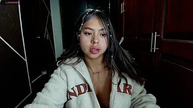 Snapshot of AntonellaRosee_ chatting on March 16, 2025, 12:00 pm AntonellaRosee online show from March 16, 2025, 12:00 pm