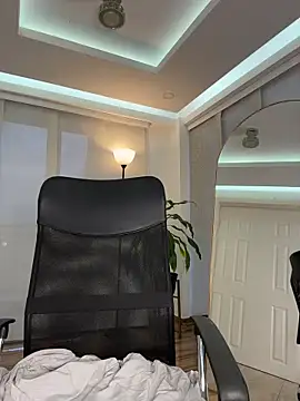 nicollefiorett online show from November 20, 2025, 10:42 pm