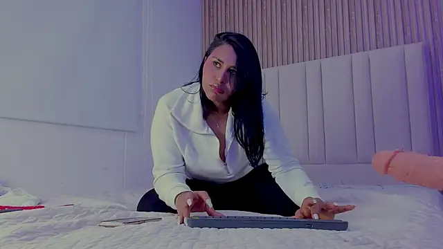 StormyButty18 online show from September 9, 2025, 3:28 am