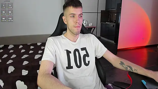 Snapshot of White_Dylan chatting on March 7, 2025, 9:48 pm White Dylan online show from March 7, 2025, 9:48 pm