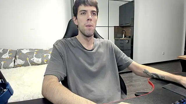 Snapshot of White_Dylan chatting on November 17, 2025, 4:07 am White Dylan online show from November 17, 2025, 4:07 am