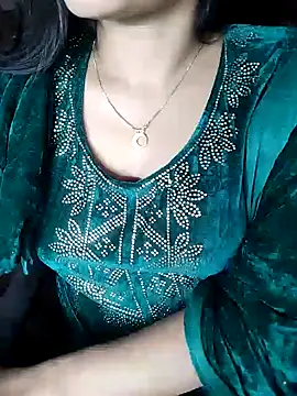 Snapshot of karishma chatting on February 2, 2025, 12:13 pm karishma online show from February 2, 2025, 12:13 pm