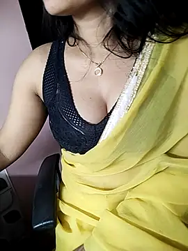 Snapshot of karishma chatting on February 14, 2025, 1:45 am karishma online show from February 14, 2025, 1:45 am