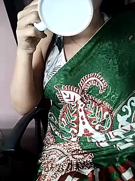 Snapshot of karishma chatting on February 20, 2025, 1:46 am karishma online show from February 20, 2025, 1:46 am