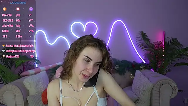 Snapshot of JennyyLuv chatting on January 14, 2025, 2:40 am JennyyLuv online show from January 14, 2025, 2:40 am