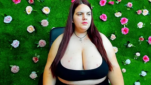 Huge Titties  online show from February 16, 2025, 4:53 am
