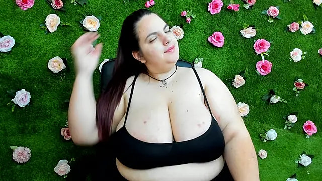 Huge Titties  online show from March 7, 2025, 4:57 am
