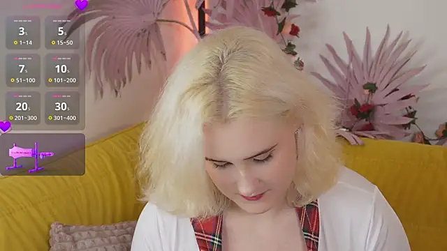 Snapshot of tiffannyjons chatting on October 8, 2025, 5:32 pm tiffannyjons online show from October 8, 2025, 5:32 pm
