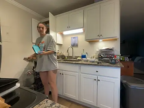 MissSwitch online show from November 27, 2025, 1:35 pm