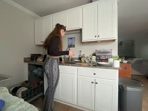 MissSwitch online show from December 14, 2025, 7:51 pm