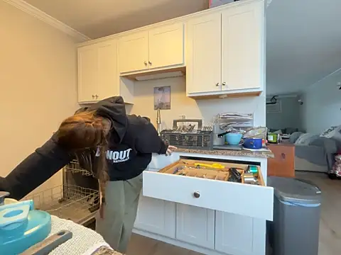 MissSwitch online show from December 16, 2025, 1:38 pm