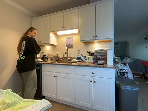 MissSwitch online show from December 22, 2025, 1:41 pm