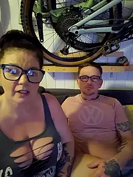 Snapshot of 420Curvybabe chatting on November 3, 2025, 8:32 pm 420Curvybabe online show from November 3, 2025, 8:32 pm