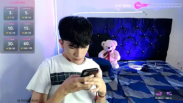 Snapshot of benji_hoter chatting on September 16, 2025, 3:35 pm benji hoter online show from September 16, 2025, 3:35 pm