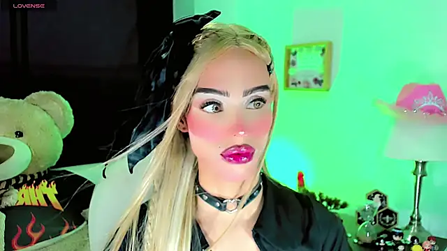 Snapshot of dollswit01 chatting on January 20, 2025, 11:21 pm dollswit01 online show from January 20, 2025, 11:21 pm