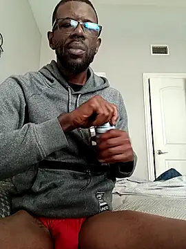 Txdarkmeat74 online show from November 7, 2025, 2:28 pm