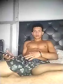 Snapshot of alex_candela chatting on February 13, 2025, 2:12 am alex candela online show from February 13, 2025, 2:12 am