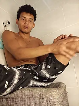 Snapshot of alex_candela chatting on November 28, 2025, 1:58 pm alex candela online show from November 28, 2025, 1:58 pm