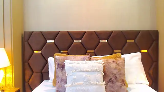 Snapshot of DevonPiers chatting on December 13, 2024, 4:05 pm DevonPiers online show from December 13, 2024, 4:05 pm