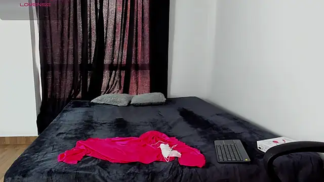 Snapshot of lorymoon chatting on December 12, 2024, 7:04 pm lorymoon online show from December 12, 2024, 7:04 pm