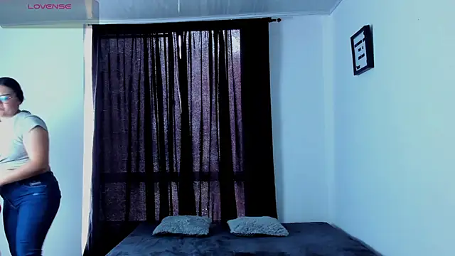 Snapshot of lorymoon chatting on December 15, 2024, 6:59 pm lorymoon online show from December 15, 2024, 6:59 pm