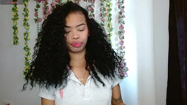 Shenna brunette  online show from December 14, 2025, 3:06 pm