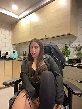 brazilianbbinuk online show from November 13, 2025, 7:13 pm