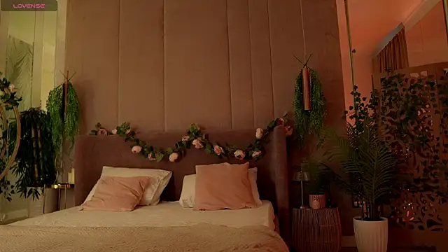 Snapshot of Smiley_Mia chatting on October 12, 2025, 5:06 am Smiley Mia online show from October 12, 2025, 5:06 am