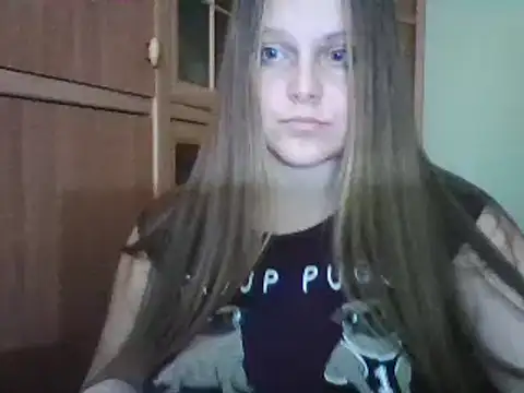 Snapshot of Evasapples chatting on December 8, 2024, 9:19 pm Evasapples online show from December 8, 2024, 9:19 pm