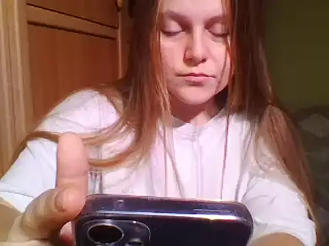 Snapshot of Evasapples chatting on December 22, 2024, 10:49 am Evasapples online show from December 22, 2024, 10:49 am