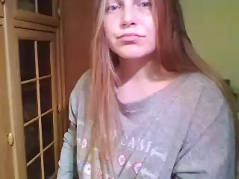 Snapshot of Evasapples chatting on February 1, 2025, 4:22 pm Evasapples online show from February 1, 2025, 4:22 pm