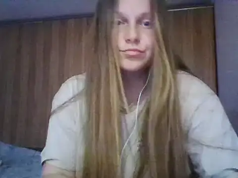 Snapshot of Evasapples chatting on March 19, 2025, 4:34 pm Evasapples online show from March 19, 2025, 4:34 pm