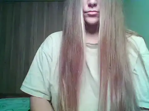 Snapshot of Evasapples chatting on October 23, 2025, 9:57 pm Evasapples online show from October 23, 2025, 9:57 pm