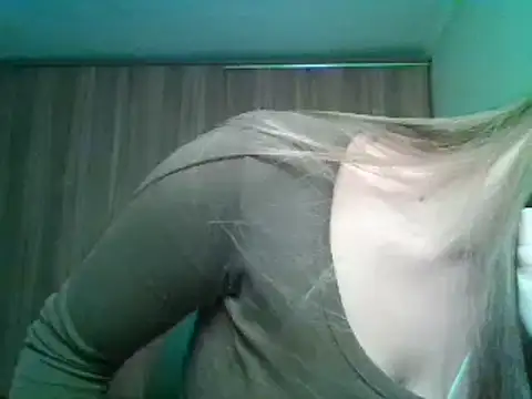 Snapshot of Evasapples chatting on October 25, 2025, 6:02 pm Evasapples online show from October 25, 2025, 6:02 pm