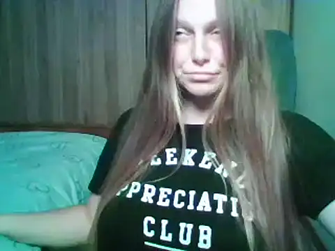 Snapshot of Evasapples chatting on October 27, 2025, 10:14 pm Evasapples online show from October 27, 2025, 10:14 pm