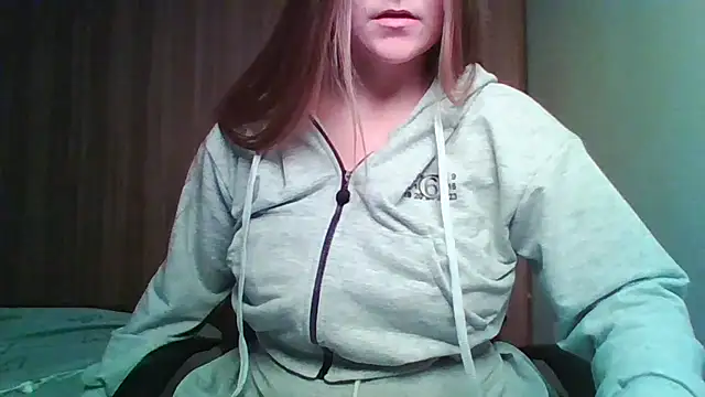 Snapshot of Evasapples chatting on November 15, 2025, 2:46 pm Evasapples online show from November 15, 2025, 2:46 pm