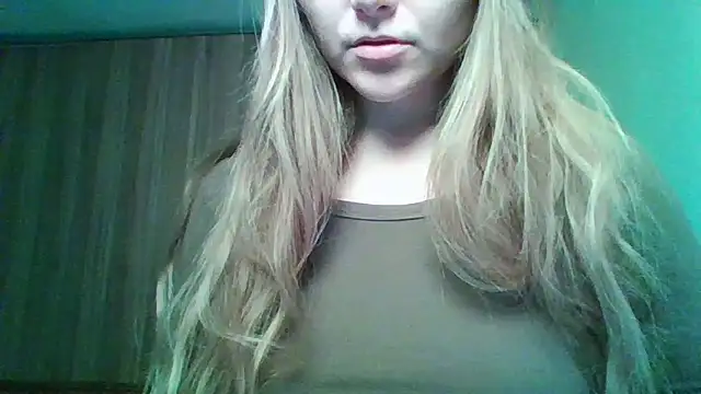 Snapshot of Evasapples chatting on November 21, 2025, 6:39 pm Evasapples online show from November 21, 2025, 6:39 pm